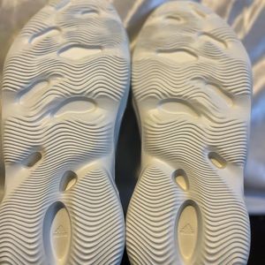 Size 8 - adidas Yeezy Foam Runner Ararat.
